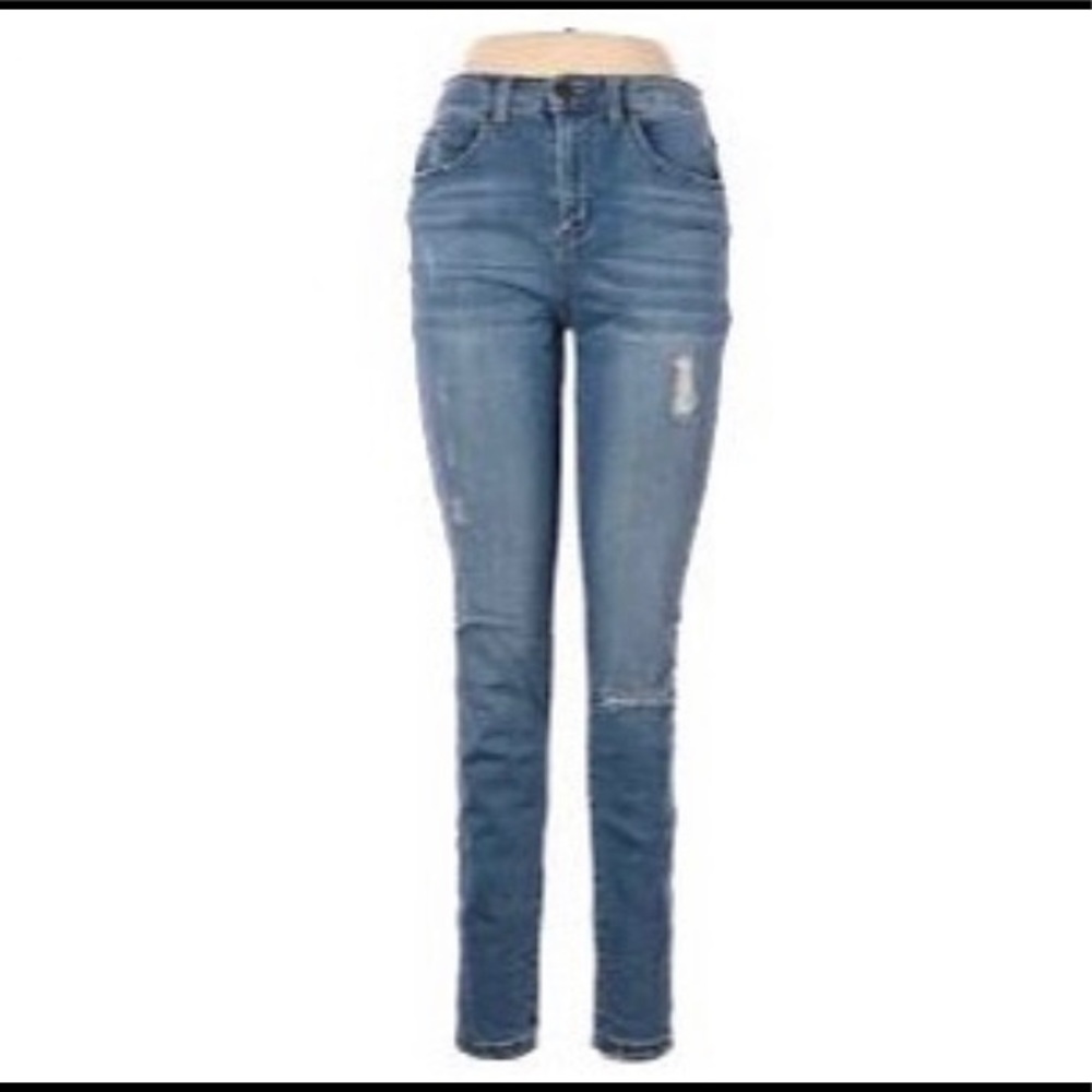 Low rise jeans light washed 
Size:10 
$15.00